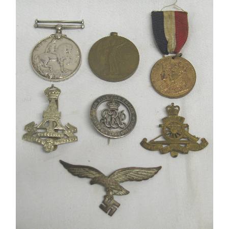 A pair of World War I medals