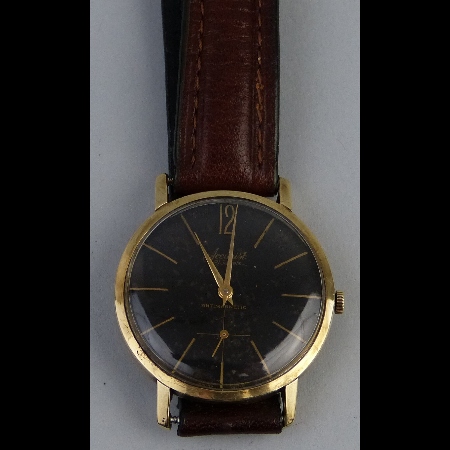 A gentleman's wristwatch by Accurist