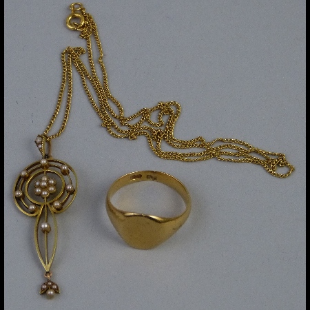 An Edwardian 15ct gold pendant