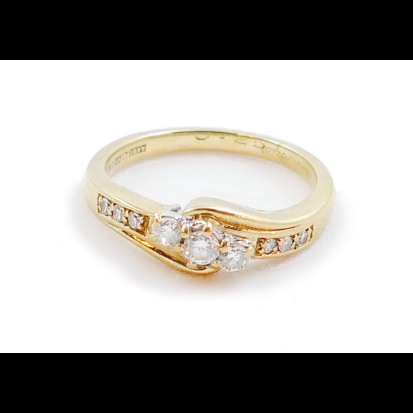 A 9ct gold and diamond dress ring